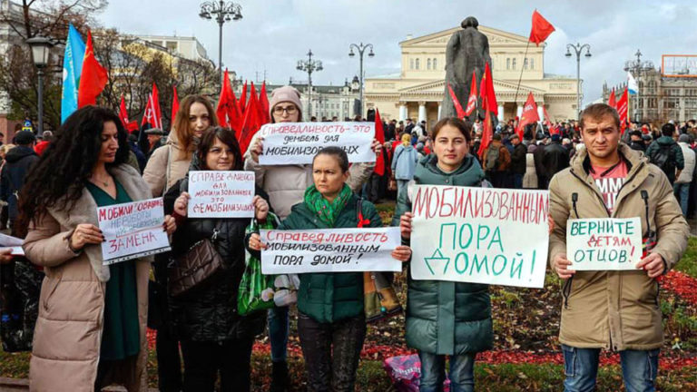 В РФ признали «иноагентами» антивоенное движение жён мобилизованных «Путь домой»