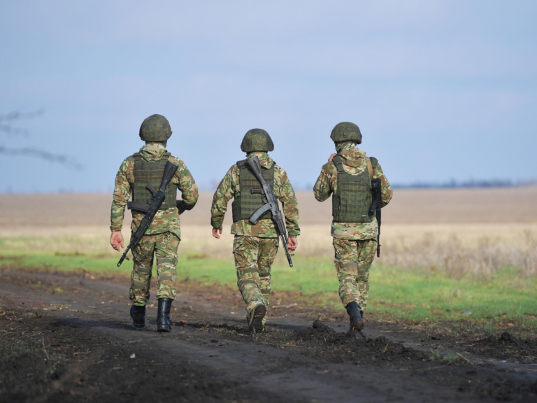 Житель Томской области выстрелил в друга, чтобы попасть на войну в Украине