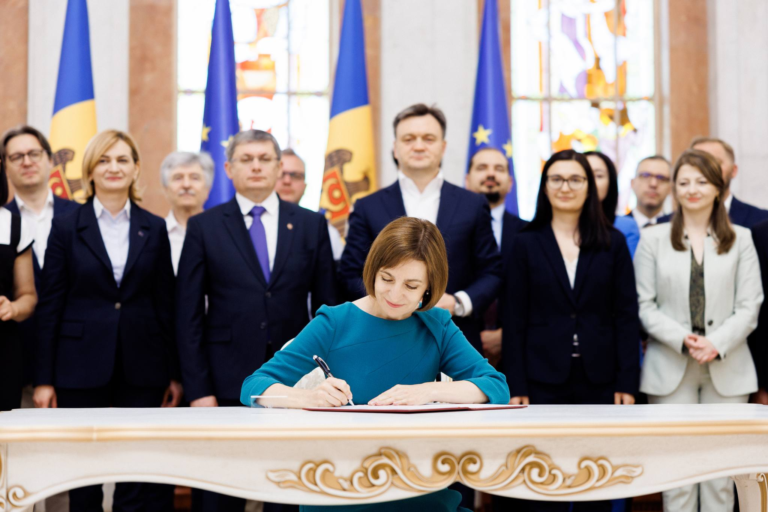 Санду подписала Указ о начале переговоров о вступлении Молдовы в ЕС