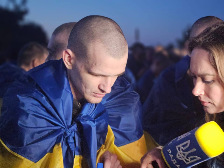 (ФОТО) Россия и Украина обменяли пленных по схеме «90 на 90»