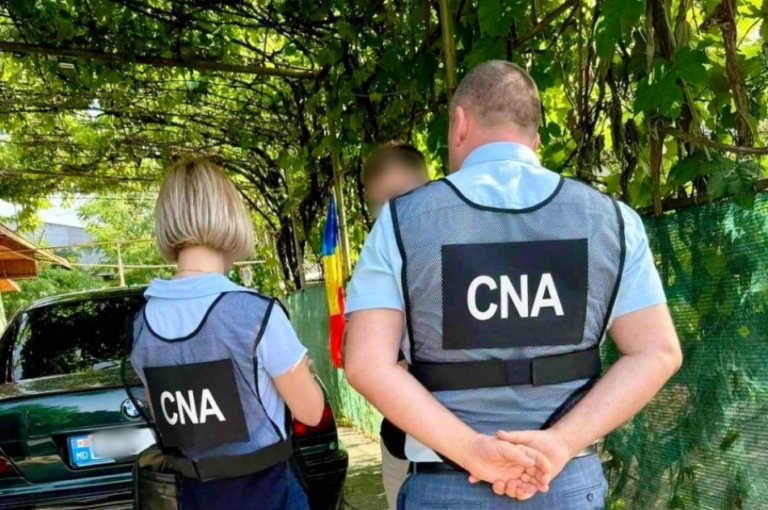 В Комрате задержали  4 подозреваемых в получении взяток при сдаче на права