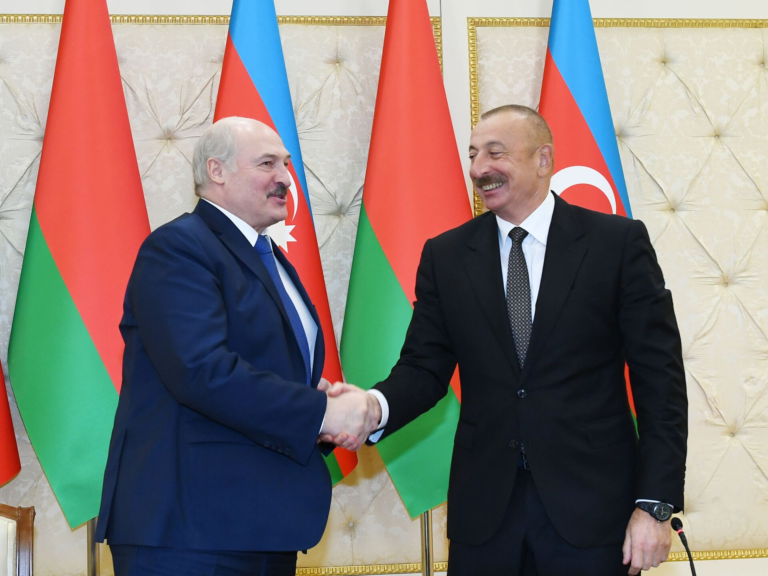 Беларусь поставляла оружие Азербайджану во время конфликта в Карабахе — Politico