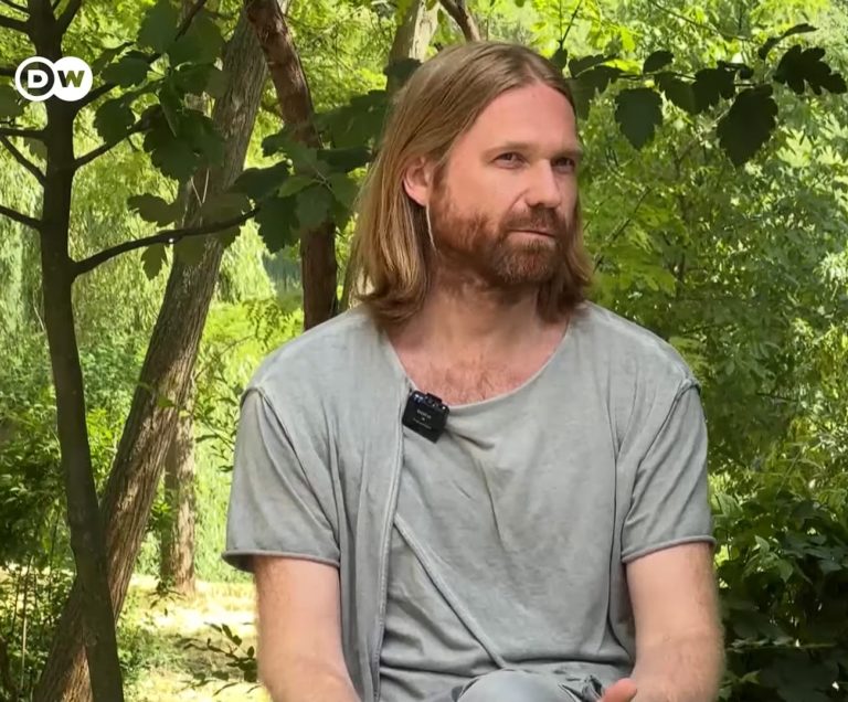«Самая дружелюбная для нас страна на постсоветском пространстве» — музыкант «Би-2» рассказал, почему выбрал гражданство Молдовы