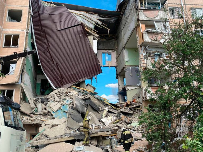 В Белгородской области из-за обрушения подъезда при обстреле погибли пять человек