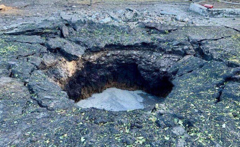 Семь человек погибли при ударе по Вольнянску в Запорожской области