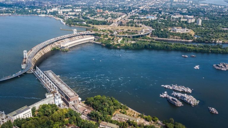 ДнепроГЭС находится «в критическом состоянии» после обстрела РФ