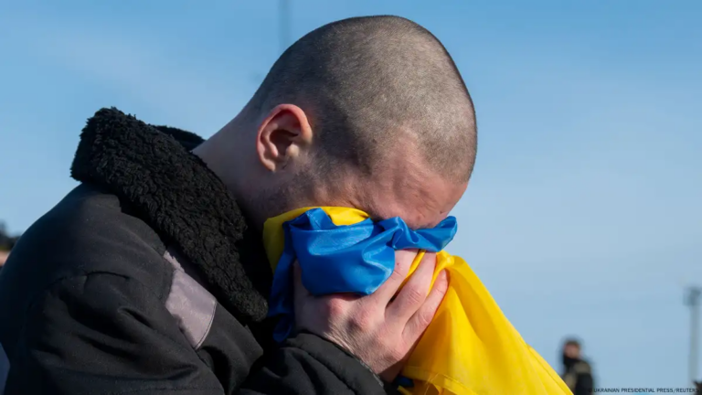Россия и Украина проведут крупный обмен пленными при посредничестве ОАЭ — Bloomberg