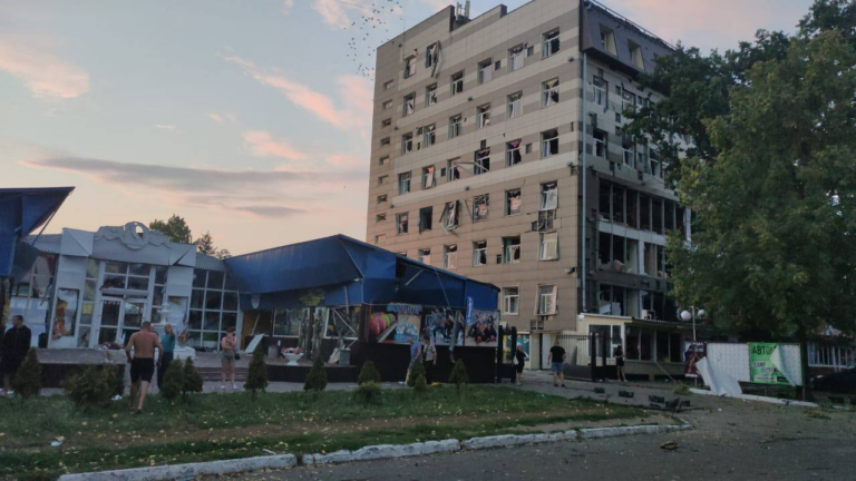 В Чугуеве под удар попала жилая застройка — девять человек ранены