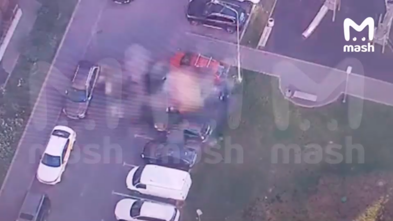 На севере Москвы взорвали автомобиль, CМИ пишут, что машиной владеет офицер ГРУ