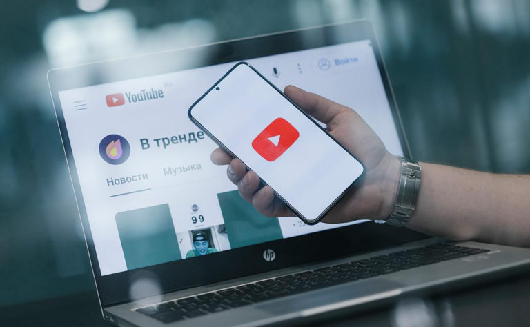 Власти РФ впервые признали, что намеренно замедляют работу YouTube — главное