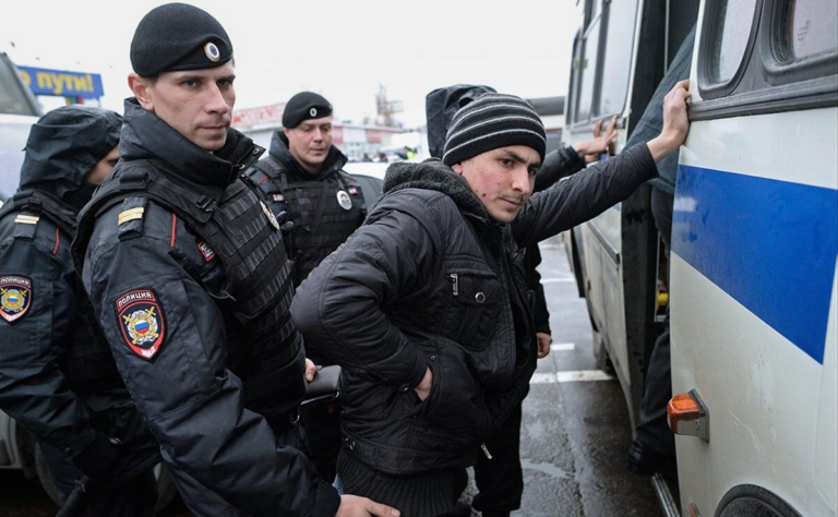 За полгода из России выдворили 40 тысяч мигрантов — столько же за весь прошлый год