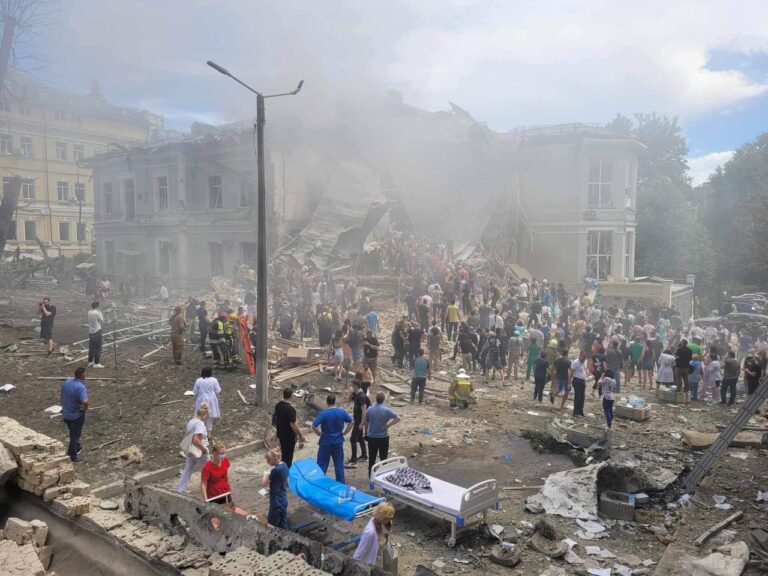 (ФОТО/ВИДЕО) Россия ударила по детской больнице «Охматдет» в Киеве