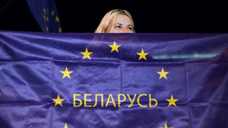 Евросоюз ввёл санкции против 28 лиц, причастных к репрессиям и нарушениям прав человека в Беларуси