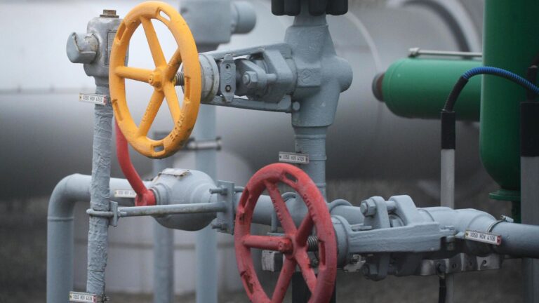 Киев не будет продлевать газовый договор с Россией — Зеленский