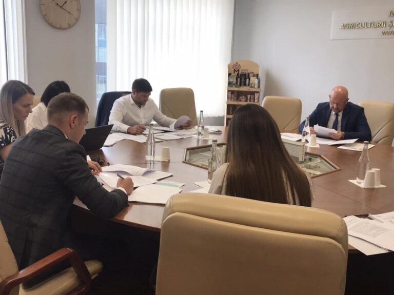 Глава Минсельхоза объявил о первом пакете помощи фермерам, пострадавшим от засухи