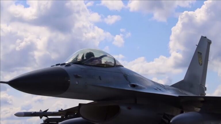 (ФОТО/ВИДЕО) Зеленский: Украина получила первые истребители F-16