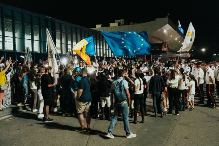 (ФОТО/ВИДЕО) В аэропорту Кишинева встретили призёров Олимпиады и сборную по дзюдо