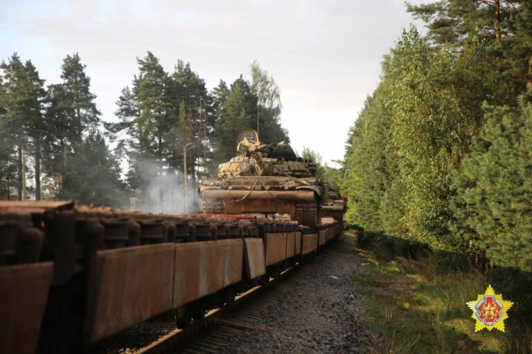 Минобороны Беларуси перебрасывает танки к границе с Украиной