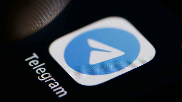 В Украине чиновникам и военным запретили пользоваться Telegram