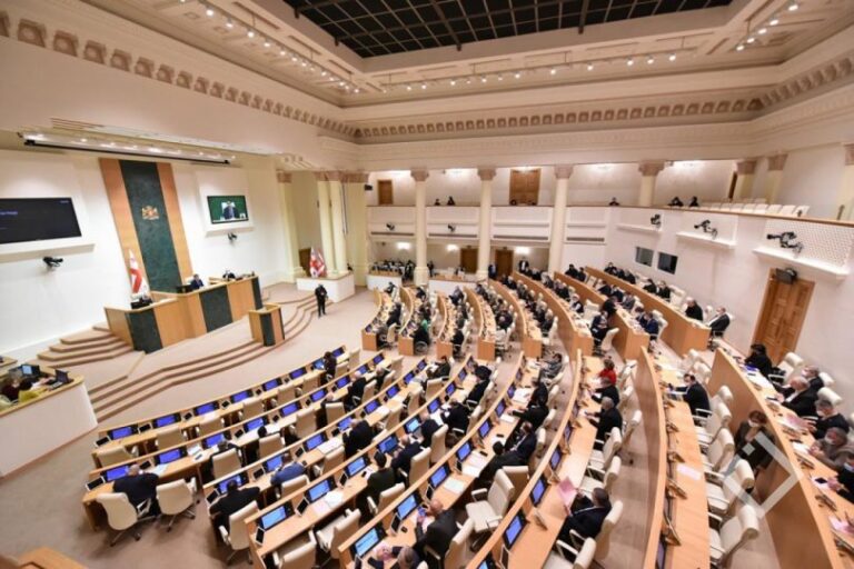 Парламент Грузии в окончательном чтении одобрил законопроект о запрете «пропаганды ЛГБТ»