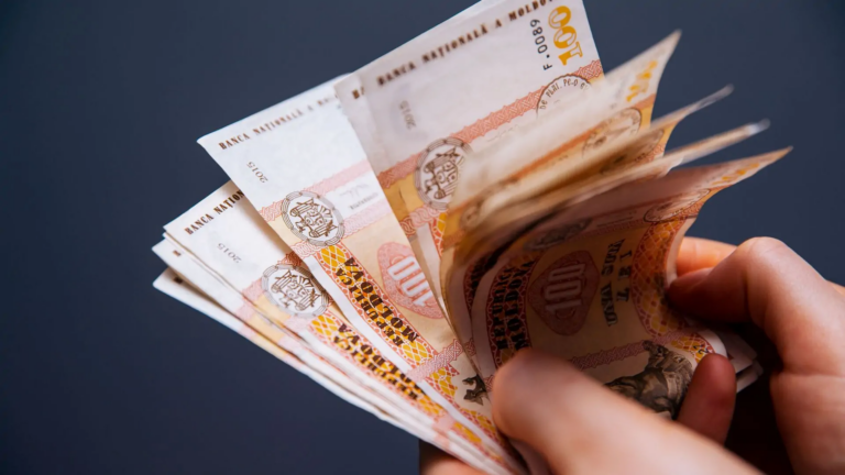 Молдавские школьники 10-11 классов могут получить стипендию до 5000 леев