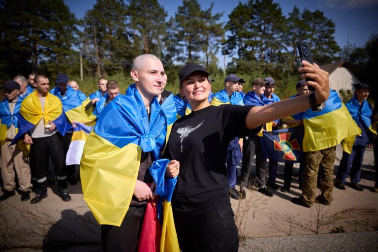 (ФОТО) Россия и Украина обменялись пленными в формате «103 на 103»