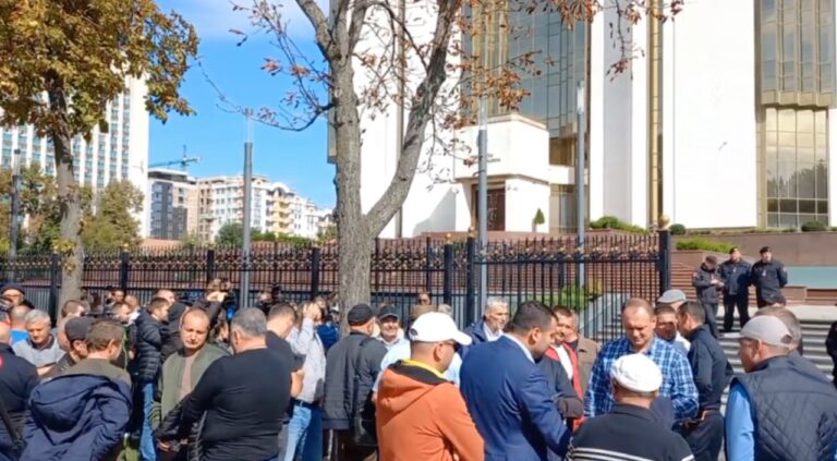 Санду назначила встречу с фермерами после протеста у президентуры