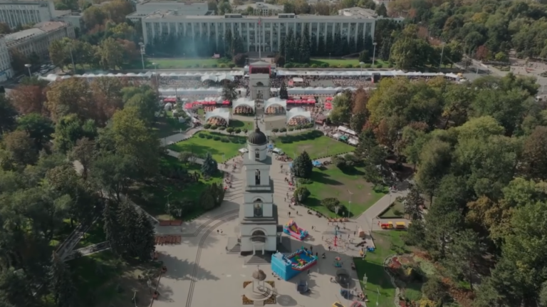Национальный день вина пройдет в первые выходные октября на центральной площади Кишинева