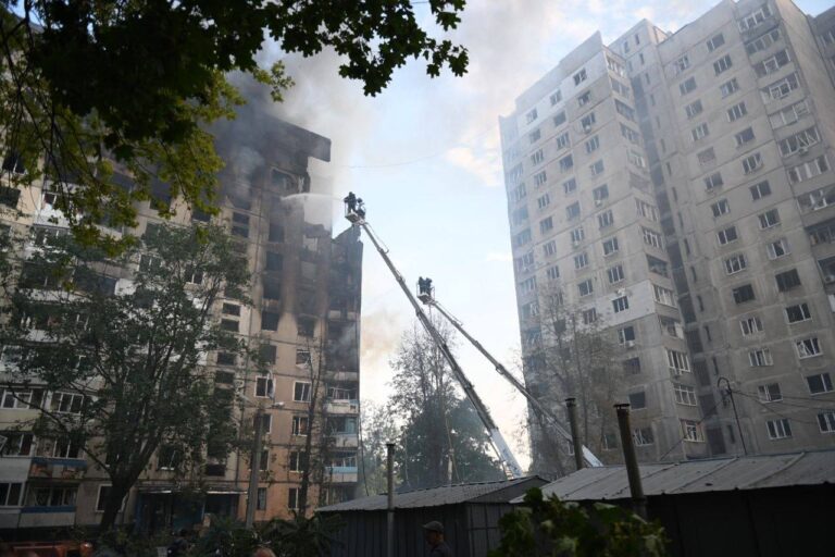 Россия нанесла около 10 ударов по Харькову, ранены десятки человек
