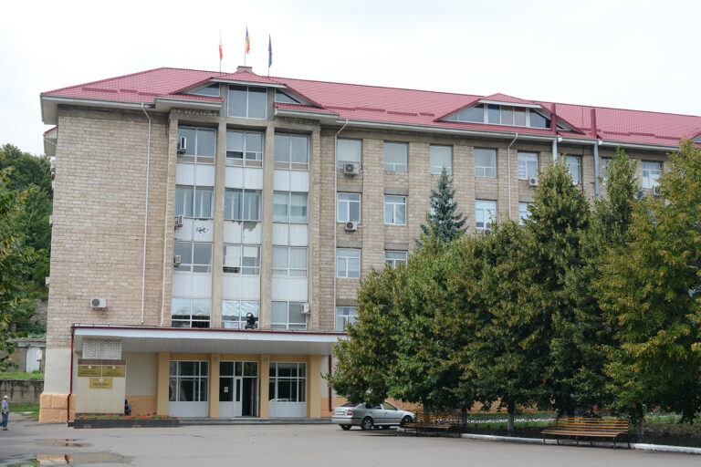 В Сороках за фальсификацию тендеров задержаны вице-мэр, главный архитектор и секретарь мунсовета
