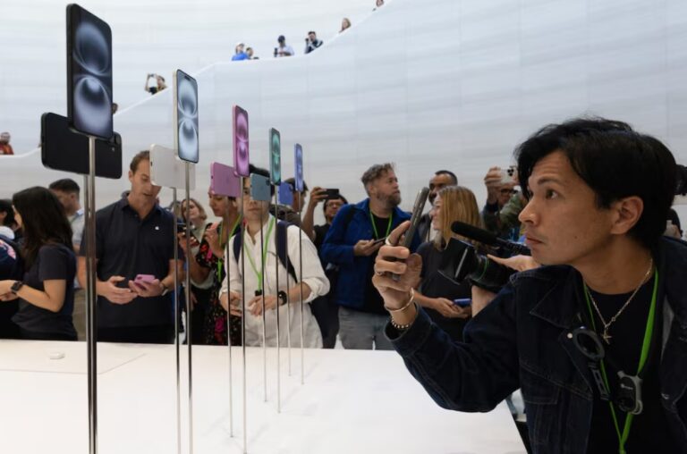 Apple представила новые айфоны —  встроенный искусственный интеллект сможет распознавать объекты при наведении камеры