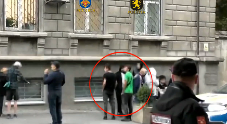 (ВИДЕО) Двух братьев из Криулян арестовали за провокацию беспорядков во время шоровской акции у Центризбиркома