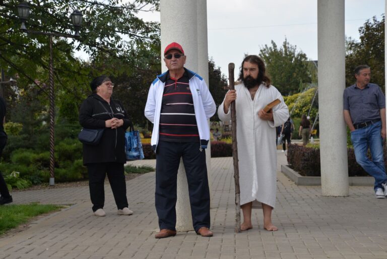 «Флаг вам в руки, батюшка! Чемодан, вокзал, Букурешть!» — как в Комрате «защищали» молдавскую церковь и продвигали Шора 