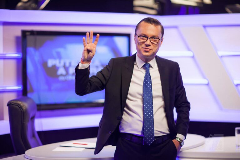 «Грубо противоречит Кодексу этики» — журналисты раскритиковали модератора дебатов Санду и Стояногло