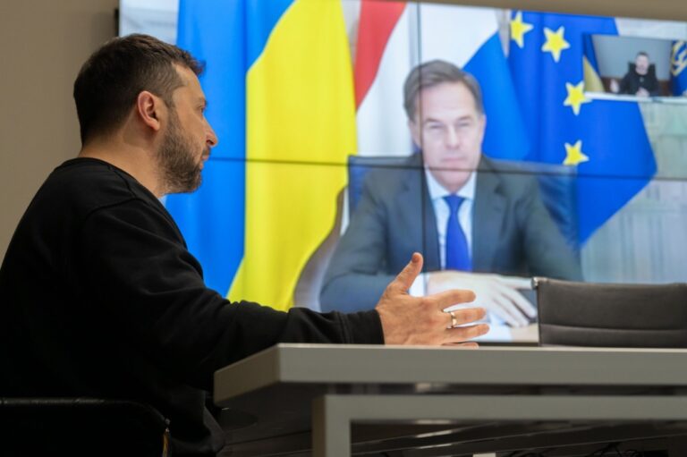 «Очень правильно, что они отходят и могут сохранить себя» — Зеленский об уходе ВСУ из Угледара