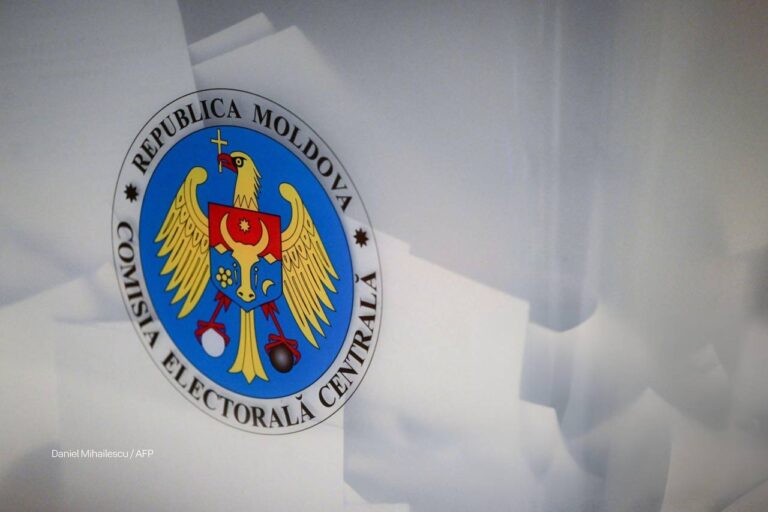 Избирательные участки в Молдове закрылись: голосование на выборах президента и референдуме завершено