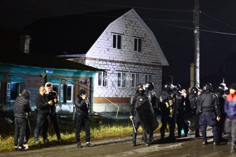 (ВИДЕО) В Челябинской области РФ произошли погромы после убийства женщины-таксиста