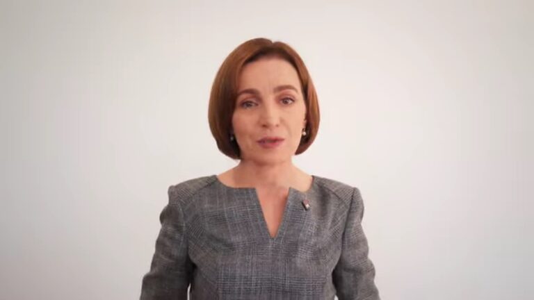 Санду предложила Стояногло дебаты без модератора