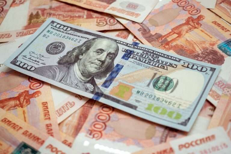 Курс доллара на Forex превысил 110 рублей впервые с 2022 года