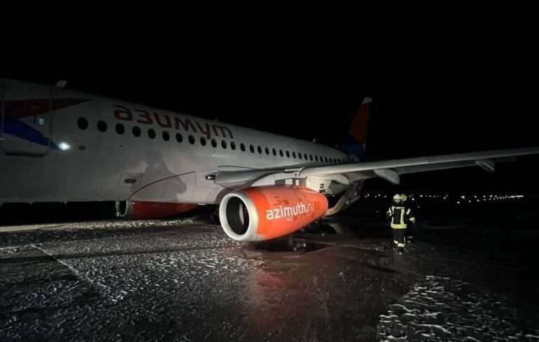 Самолёт Sukhoi Superjet 100 компании "Азимут", аэропорт Антальи возгорание