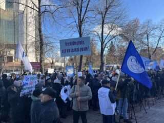 протест учителей Кишинев парламент профсоюзы