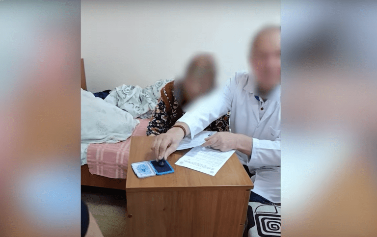 Врач из Комрата, который указывал пожилым людям, как голосовать на выборах и референдуме, предстанет перед судом