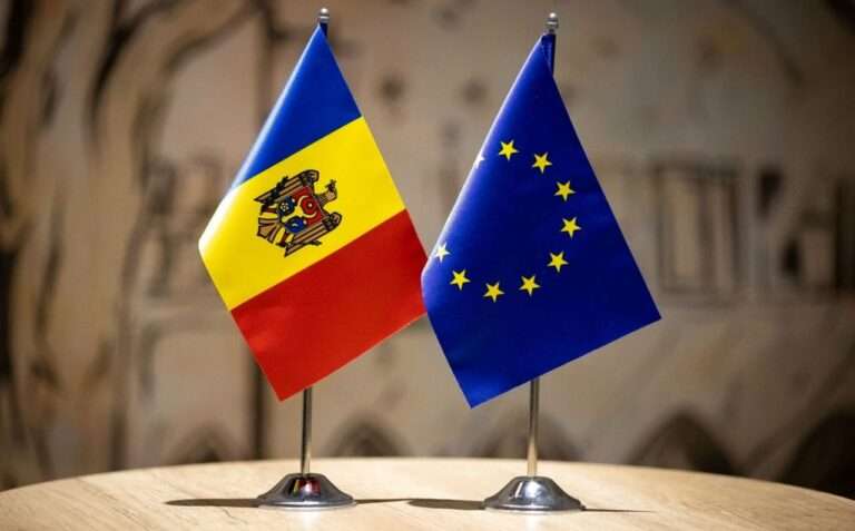 Флаги ЕС и Молдовы