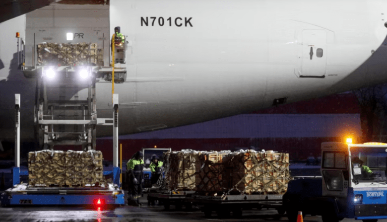 США на три месяца приостановили программы помощи другим странам