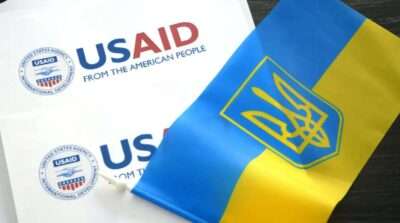 USAID и флаг Украины