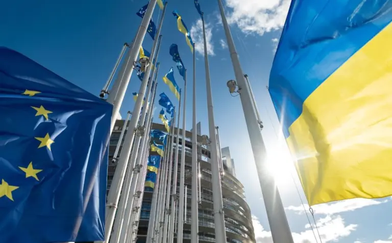 ЕС может предоставить Украине военную помощь на €20 млрд 