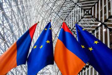 Флаги ЕС и Армении