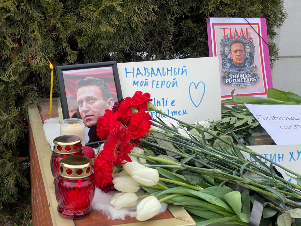 Кишинев Молдова акция памяти Навального мемориал у посольства РФ