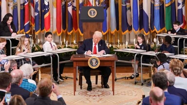 Трамп ликвидирует федеральный департамент образования США