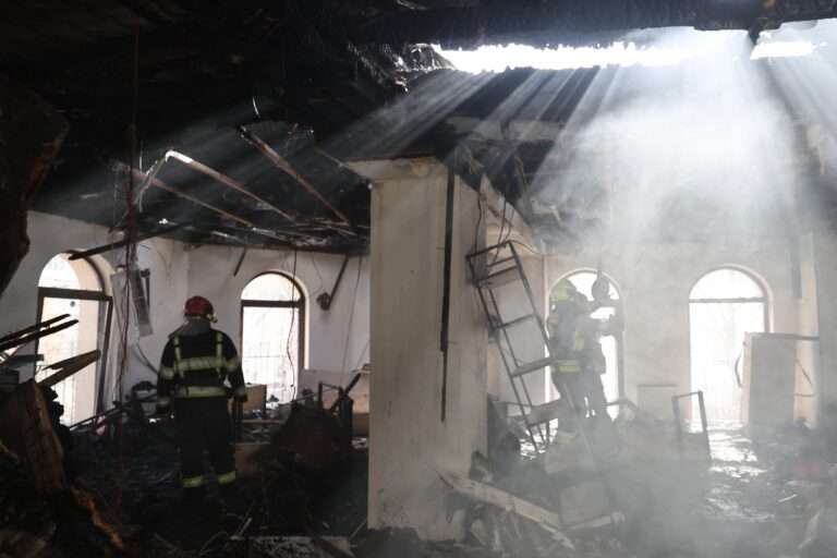 (ФОТО) Спасатели показали последствия пожара в Кишинёве